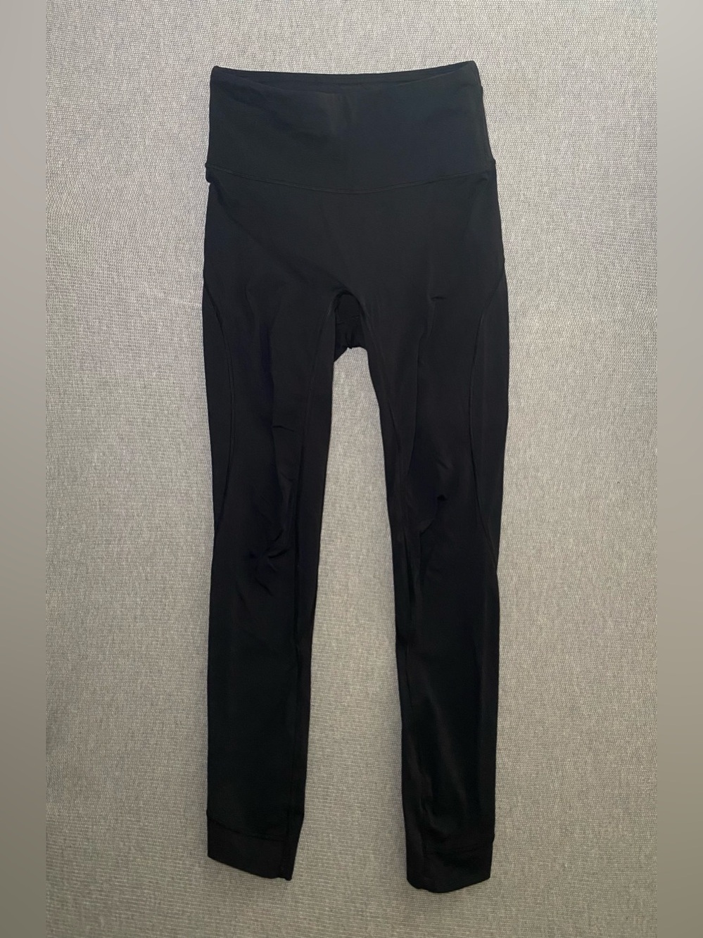 Lululemon Black Cropped Leggings with Back Pocket Size 4